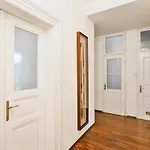 Comfort Central Apartment, 4Bdrm, 2Bthrm