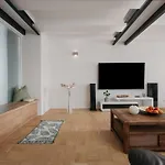 Dot 3 Bdr Apartment With Tyn Cathedral View & Ac