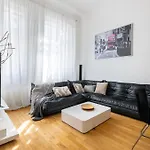 Mala Strana Apartment Melnicka by easyBNB