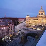 Luxe Museum View Rooftop