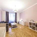 Modern Central Apartment Dlouha