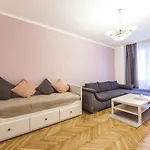 Modern Central Apartment Dlouha