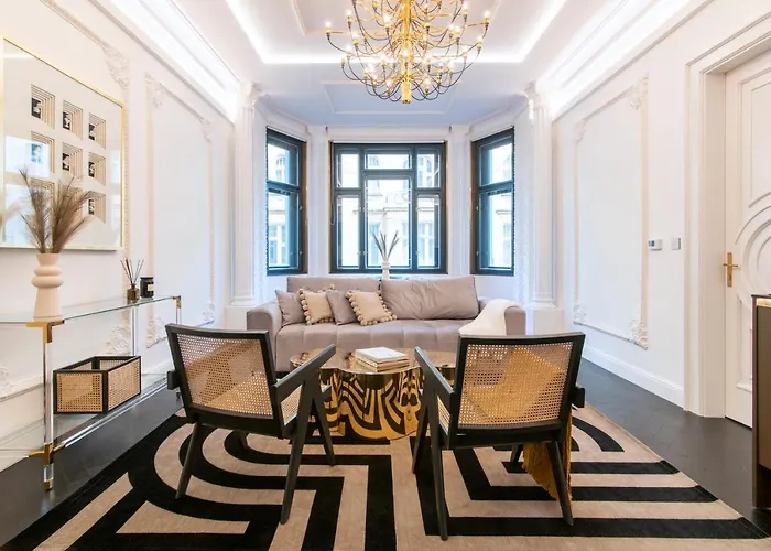 Antique Glam Apartment In Old Town Prague