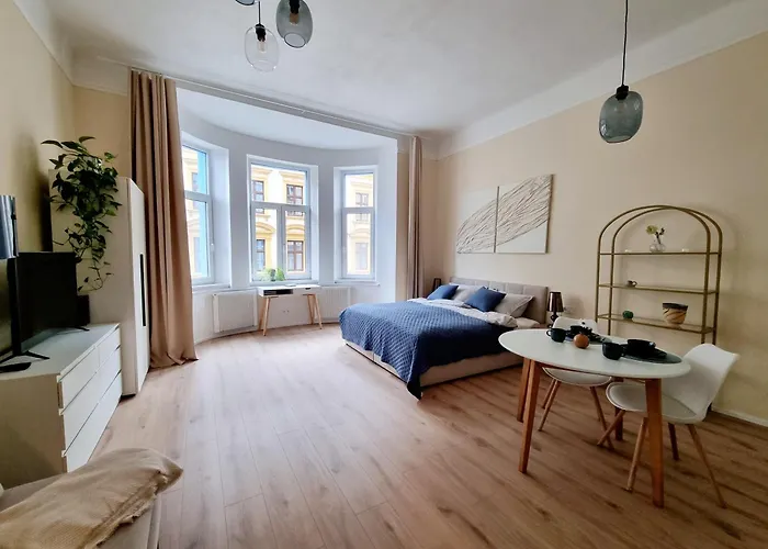 7Th Heaven Apartment Close To Metro And Center