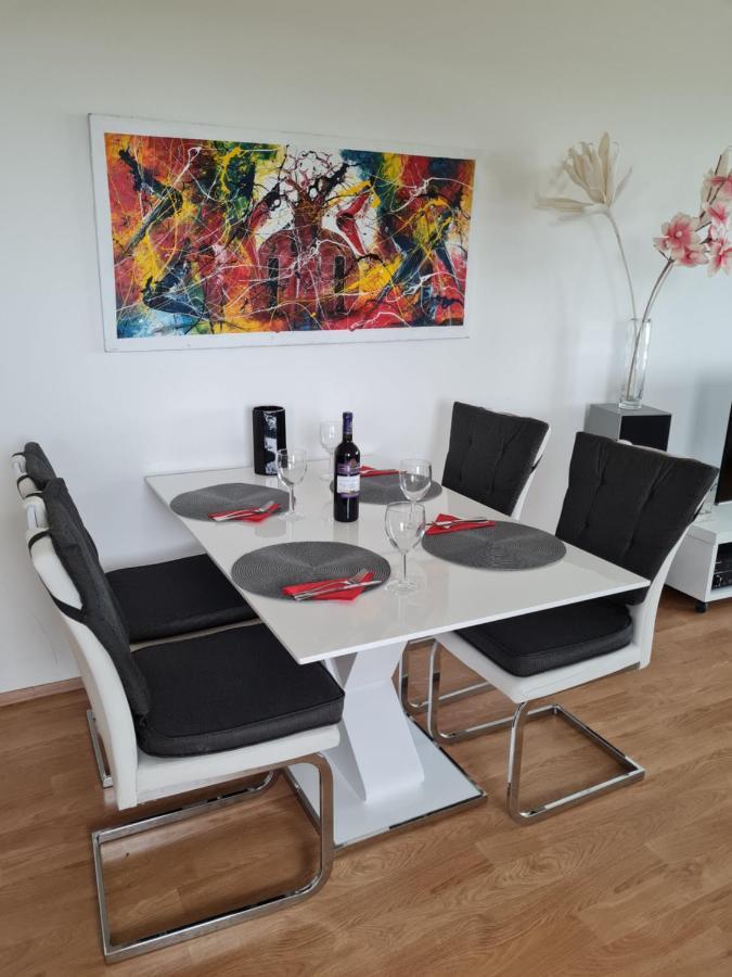 Lägenhet Prostorny 3 Pokojovy S Dvema Terasami Prag
