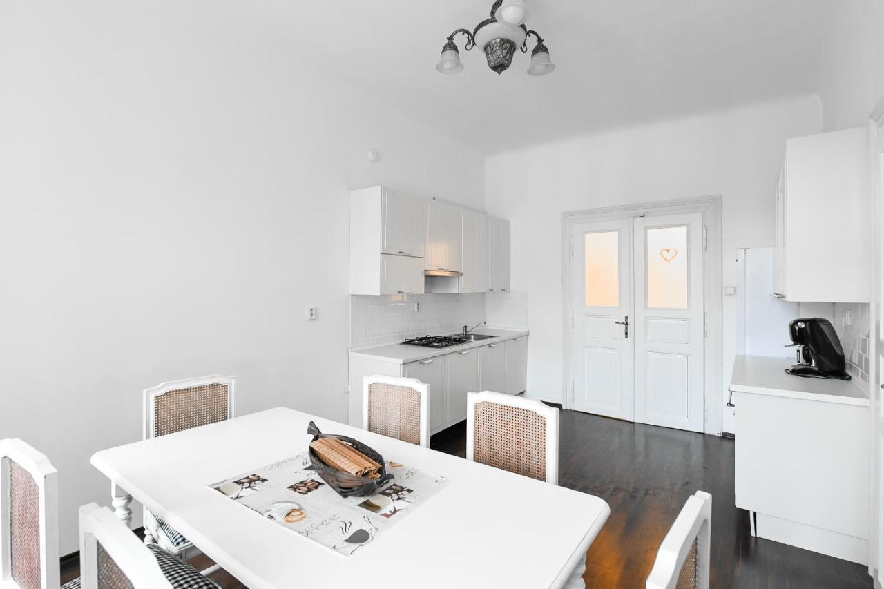 Comfort Central Apartment, 4bdrm, 2bthrm Apartment