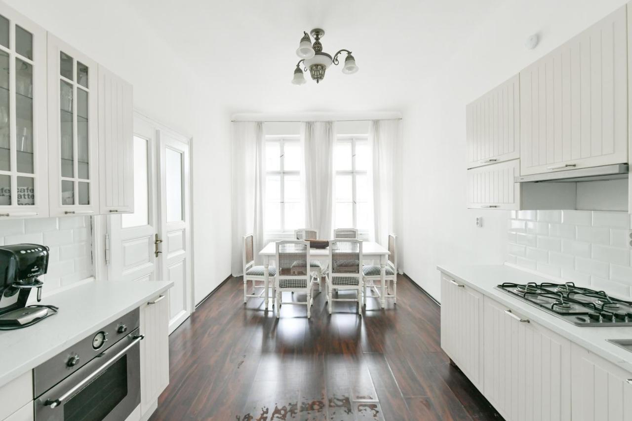 Apartment Comfort Central Apartment, 4bdrm, 2bthrm *