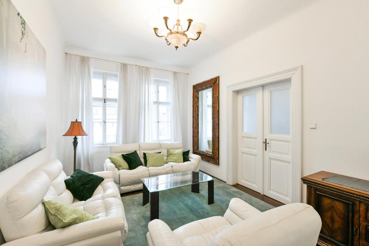 Apartment Comfort Central Apartment, 4bdrm, 2bthrm Prag