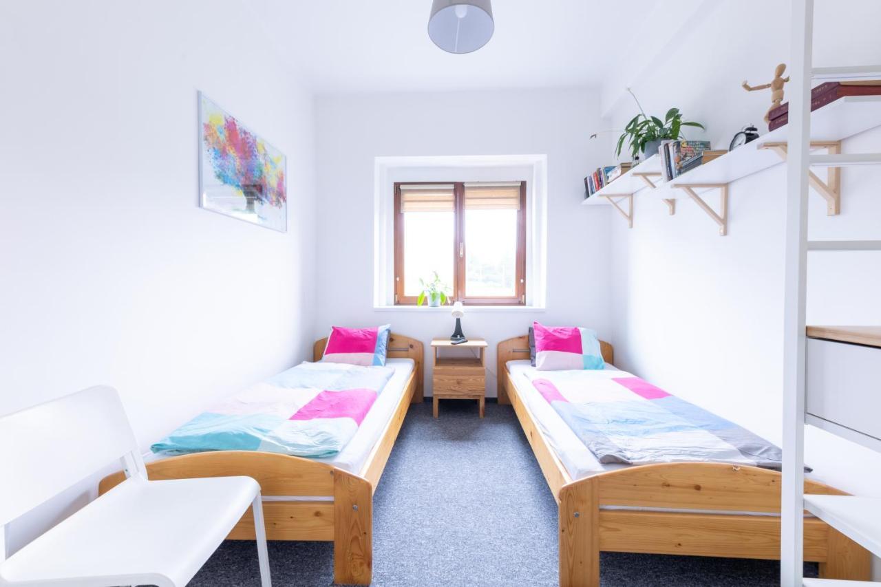 Apartment Plzenska 465 Free Parking & Ps3 Prag