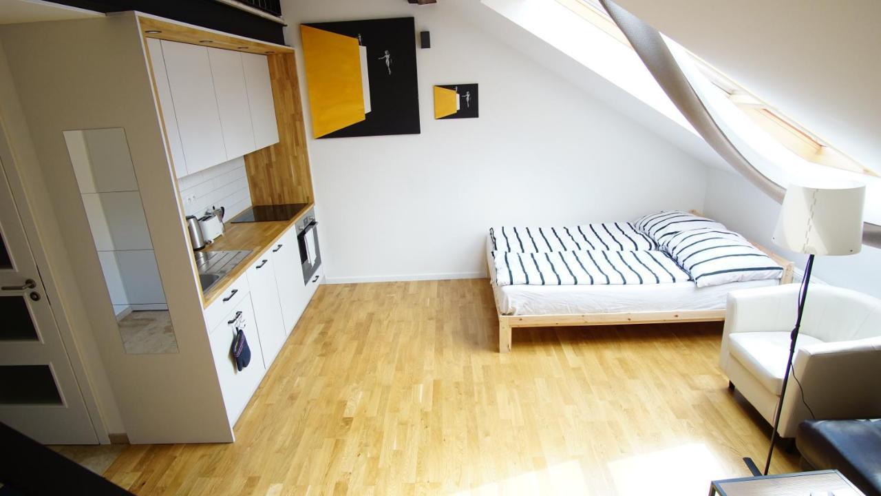Rooftop No 22 - Center Art District Letna Apartment