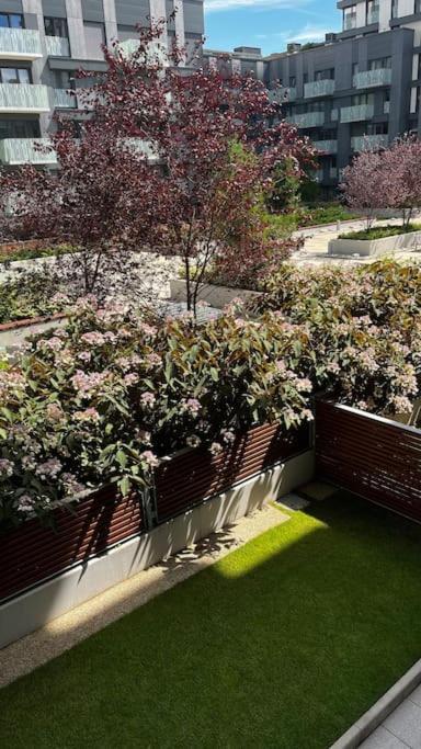 Apartment Garden Tower S Balkonem, Garaz *