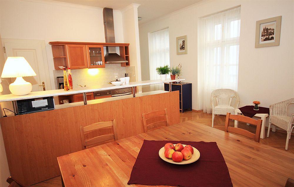 Leo Old Town Apartment *