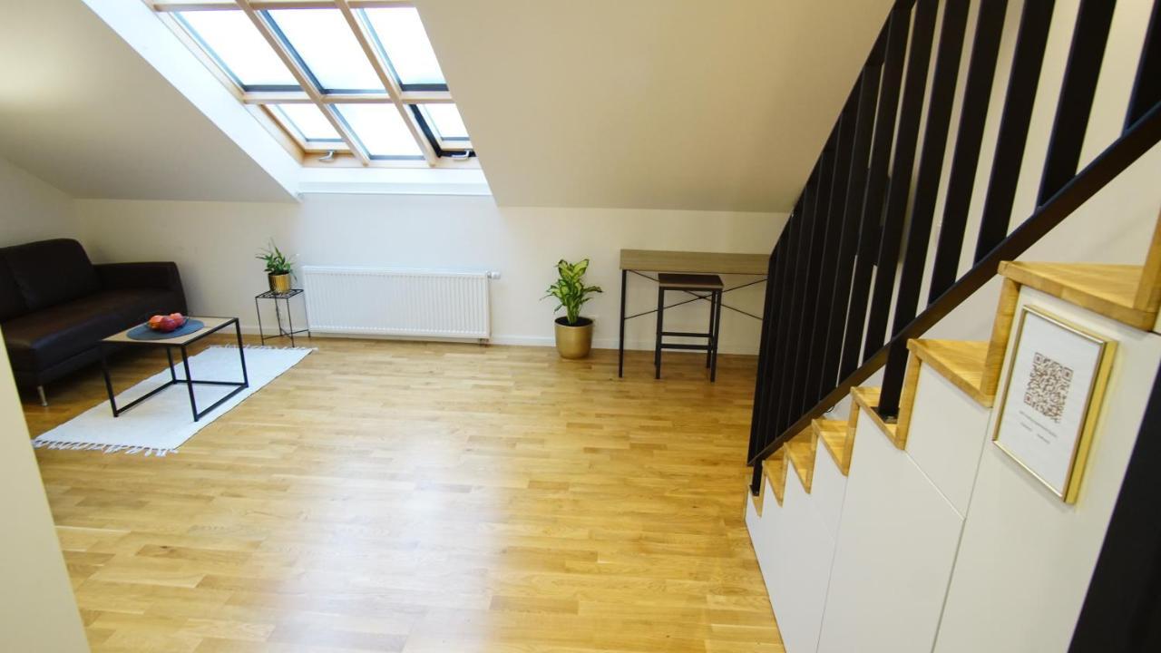 Apartment Rooftop No 22 - Center Art District Letna Prague