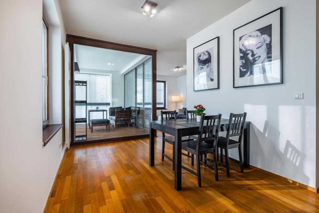 Modern Spacious Flat With A Terrace And A Parking Prag