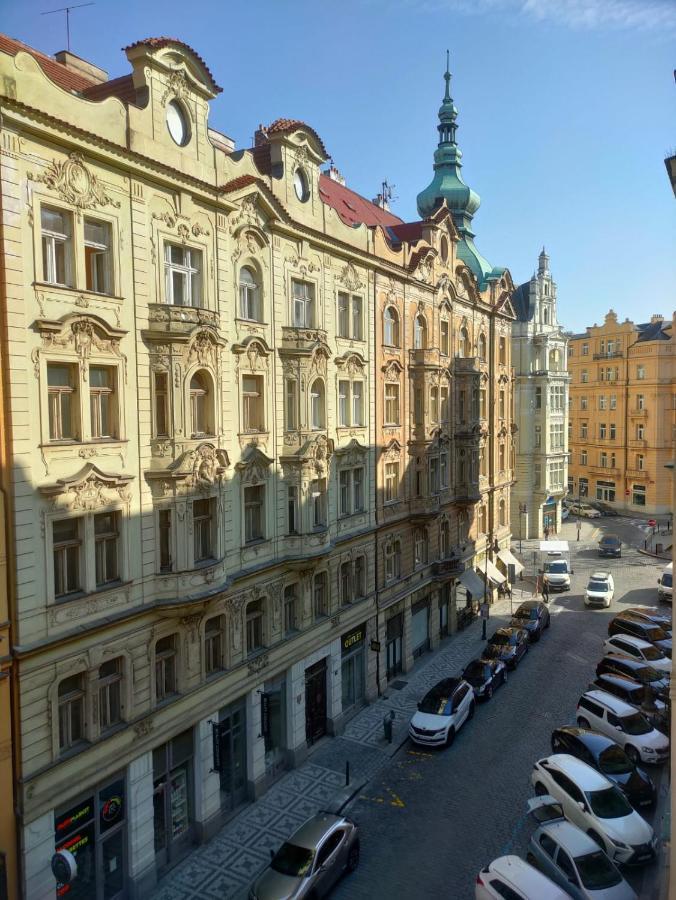 Antique Glam In Old Town Praha