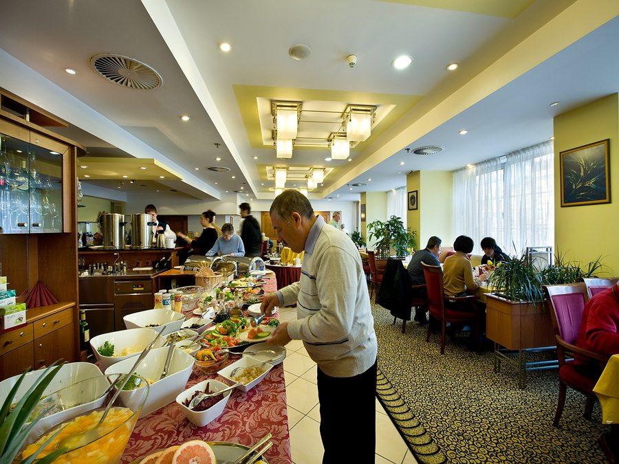 Ramada Centre Hotell 4*