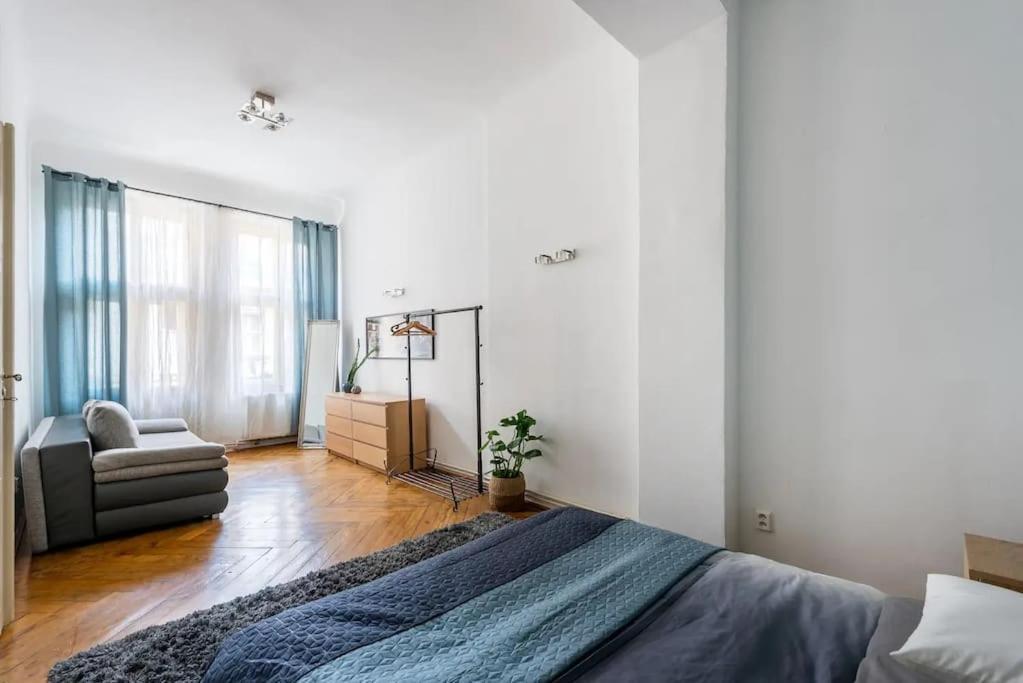 Spacious With Balcony At Wenceslas Sq Prague