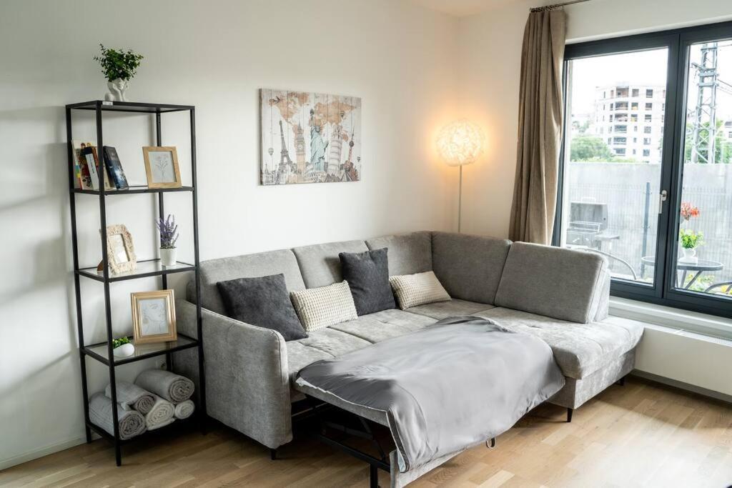 Free Parking- Newly Built Apartment