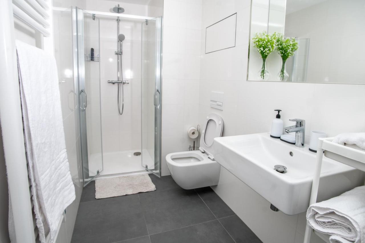 Free Parking- Newly Built Apartment