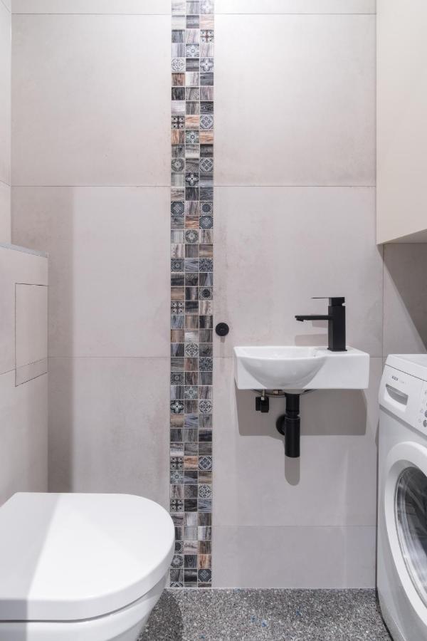 Days - Designer W Fold-up Bed - Trendy Neighborhood * Prag