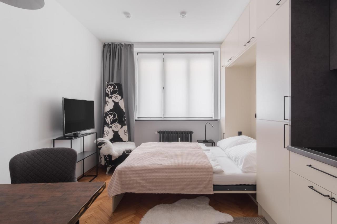 Days - Designer W Fold-up Bed - Trendy Neighborhood * Prag