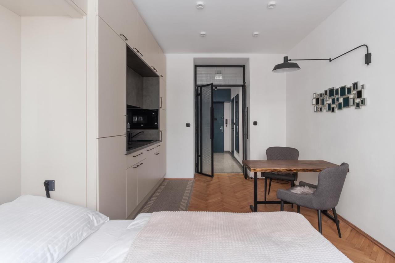 Apartment Days - Designer W Fold-up Bed - Trendy Neighborhood *