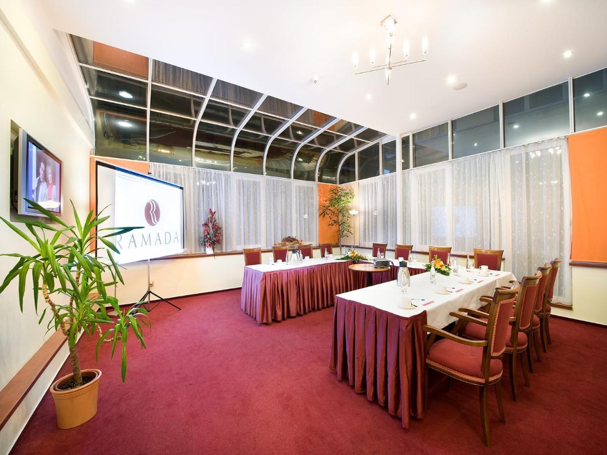 Ramada Centre Hotell 4*
