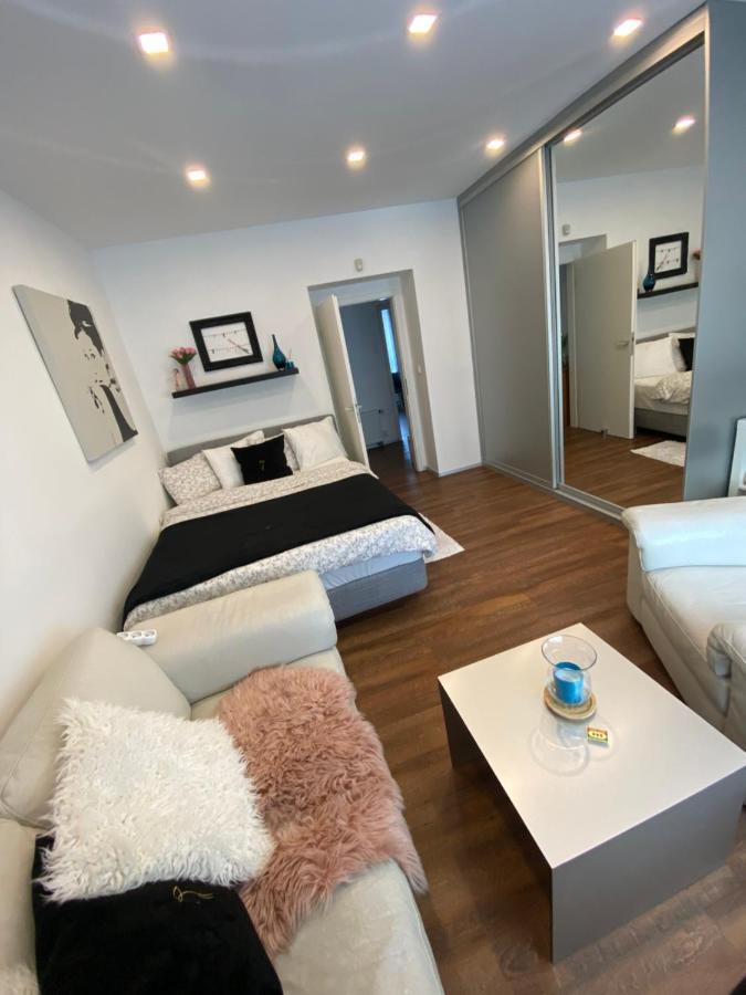 Apartment 2+kk, 50 M2 V Klidne Lokalite. 10 Min Od Centra Prahy.