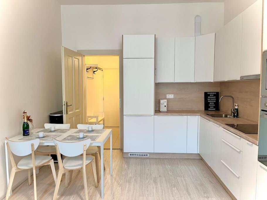 Apartment Leger