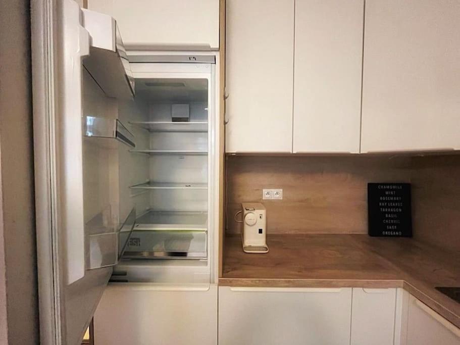 Leger Apartment