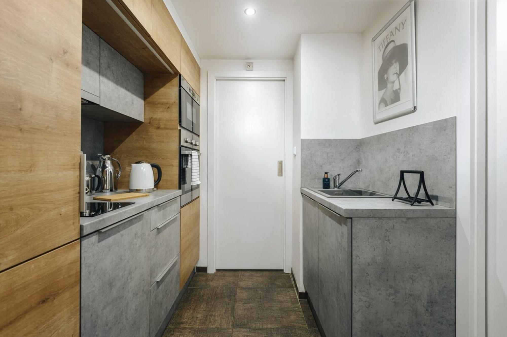 Cozy & Comfortable Walking Anywhere Want Sen Apartmán