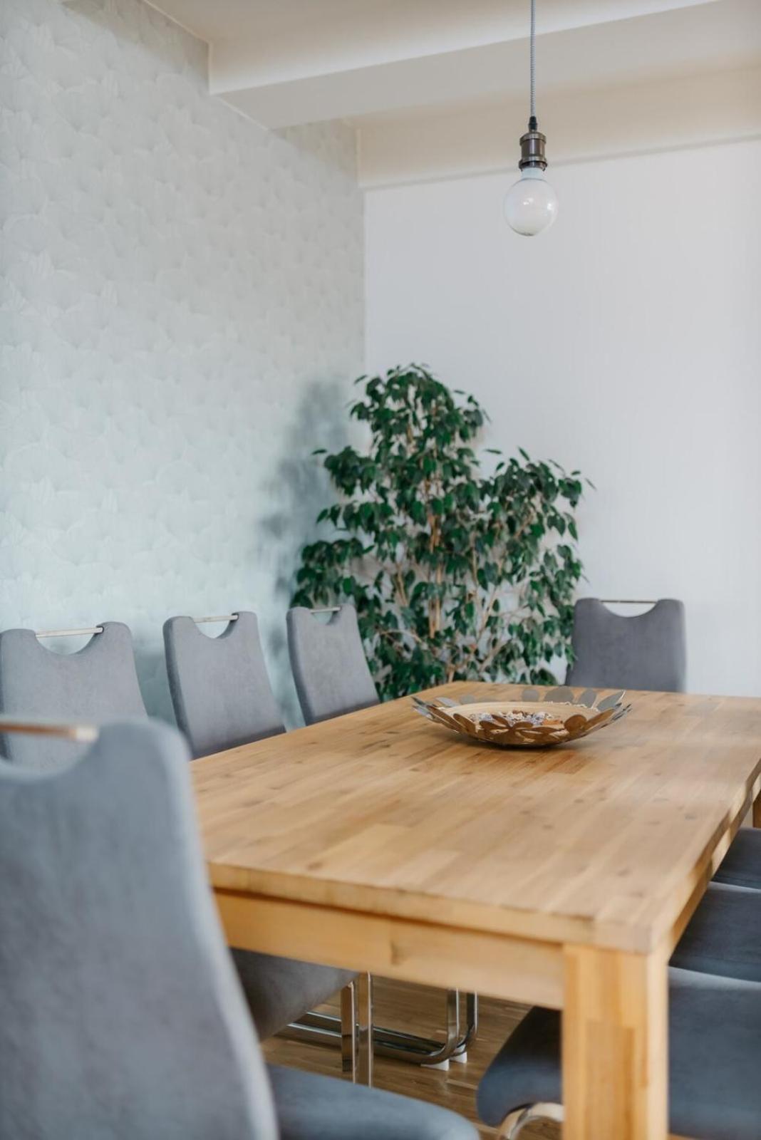 Eli Spacious With Old Town View, Parking & Ac