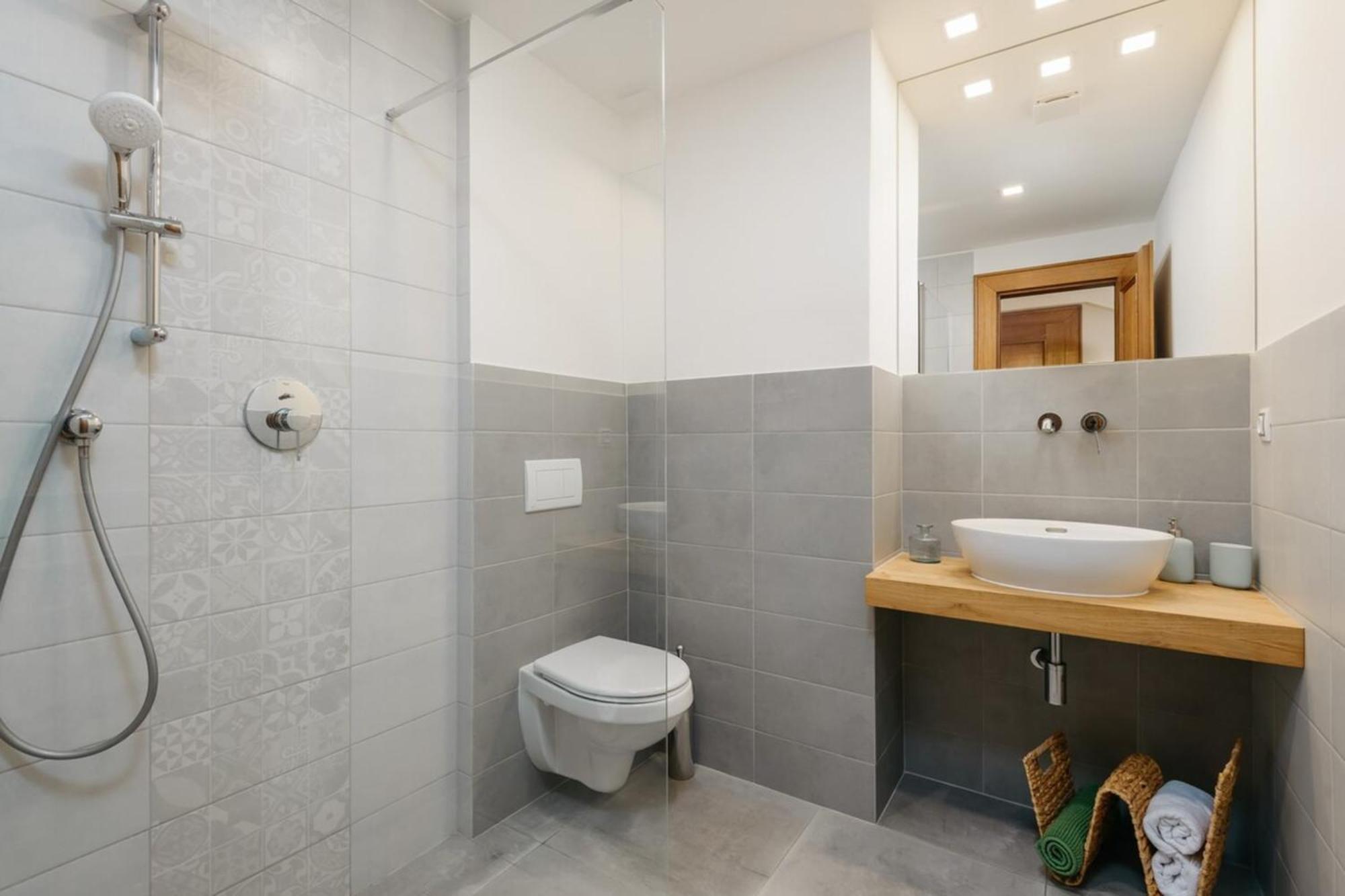 Apartmán Eli Spacious With Old Town View, Parking & Ac