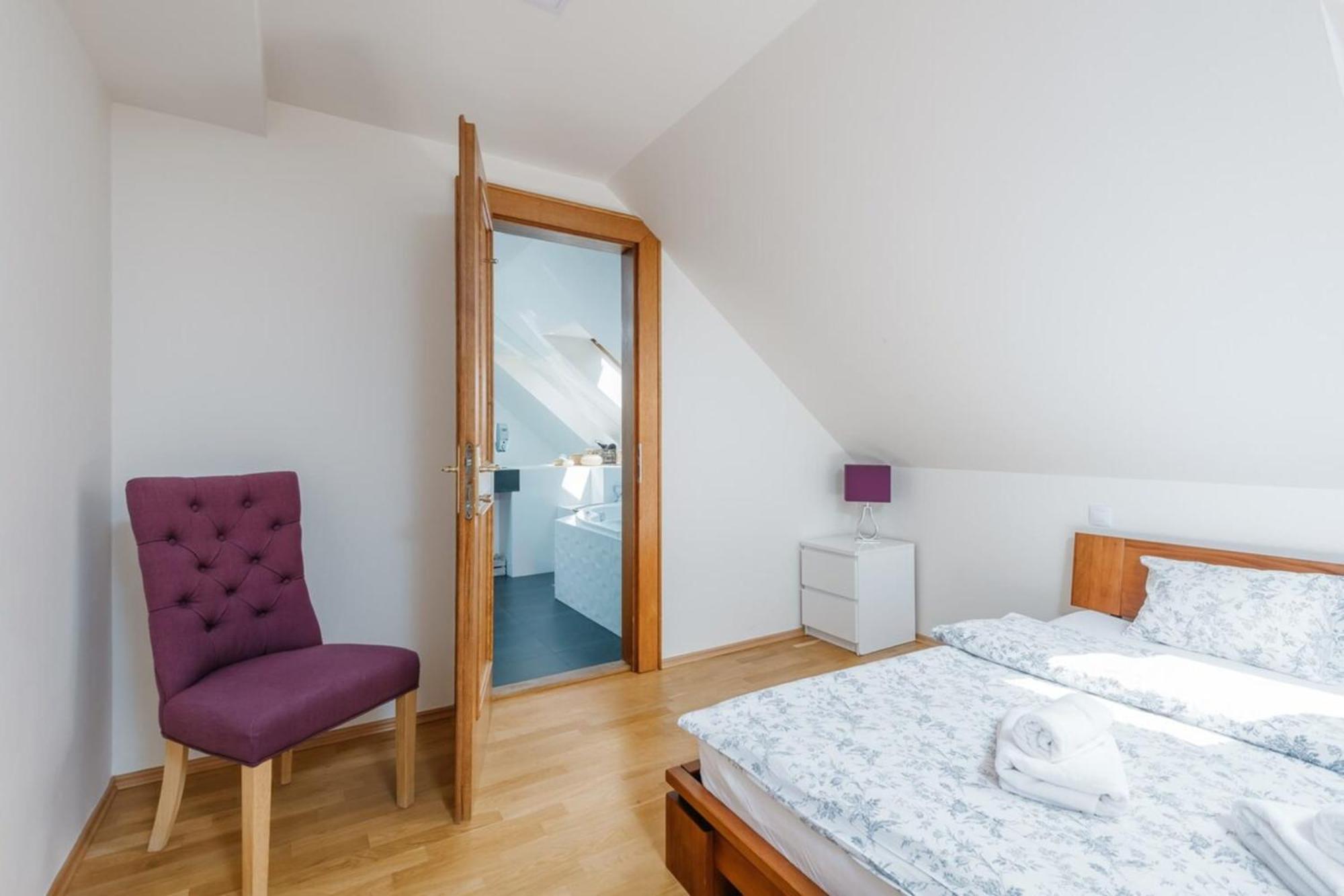 Eli Spacious With Old Town View, Parking & Ac Apartmán