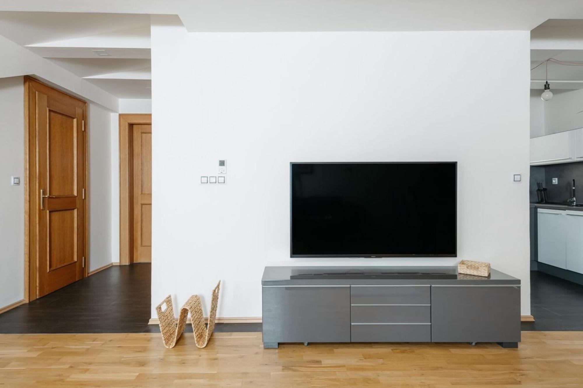 Apartmán Eli Spacious With Old Town View, Parking & Ac