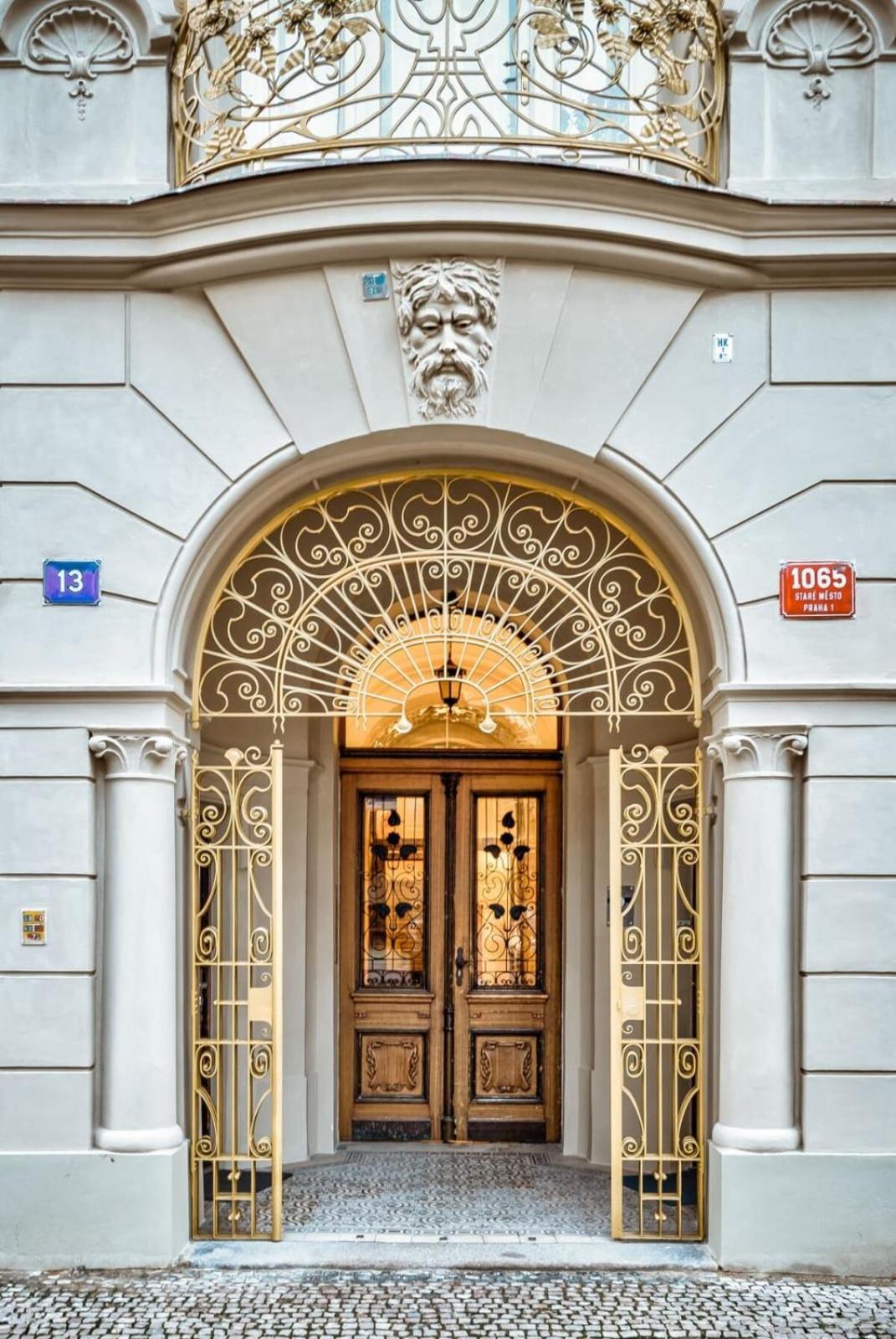Roy 2 Bdr With Castle View, Parking & Ac Apartmán Praha