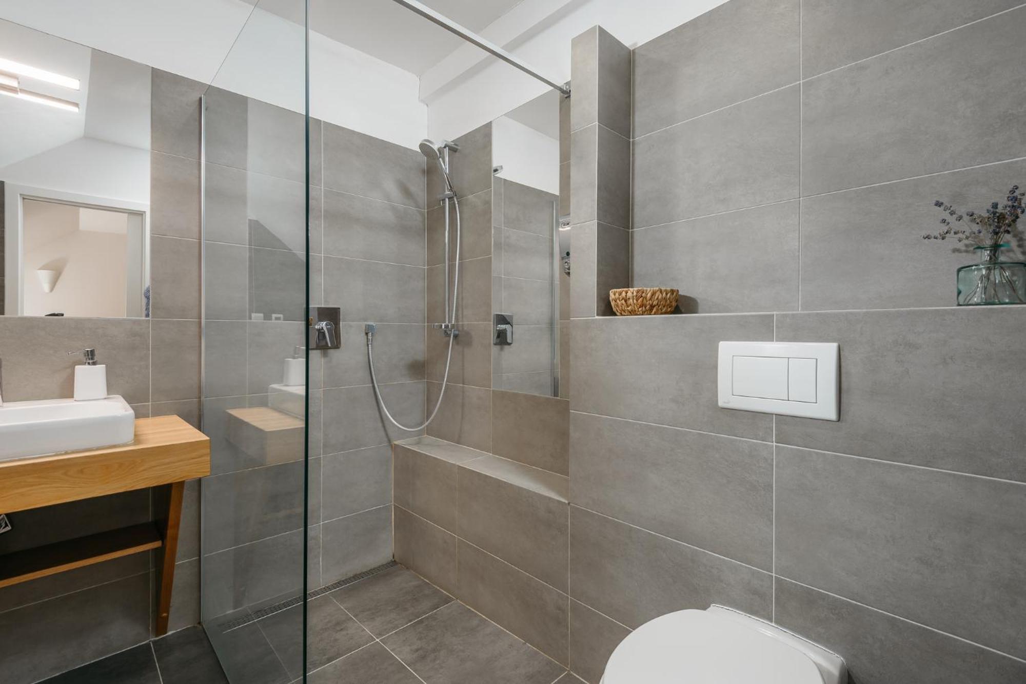 Roy 2 Bdr With Castle View, Parking & Ac Apartmán Praha