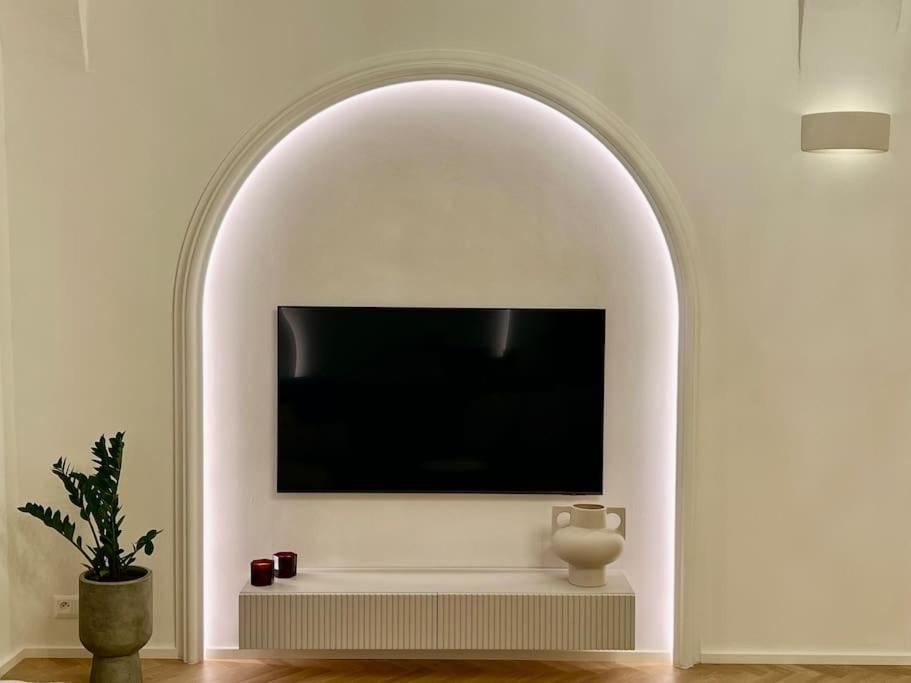 Apartment Arch Iv.