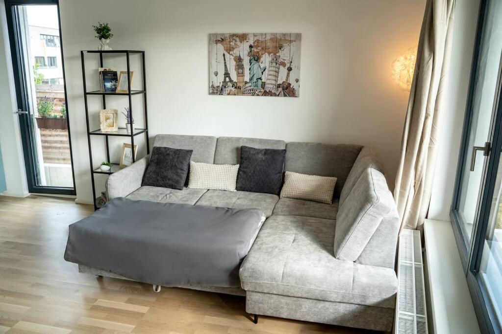 Free Parking- Newly Built Apartment