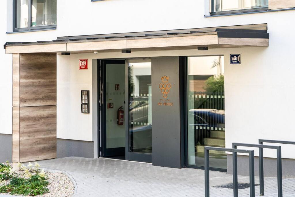 Free Parking- Newly Built Apartment *