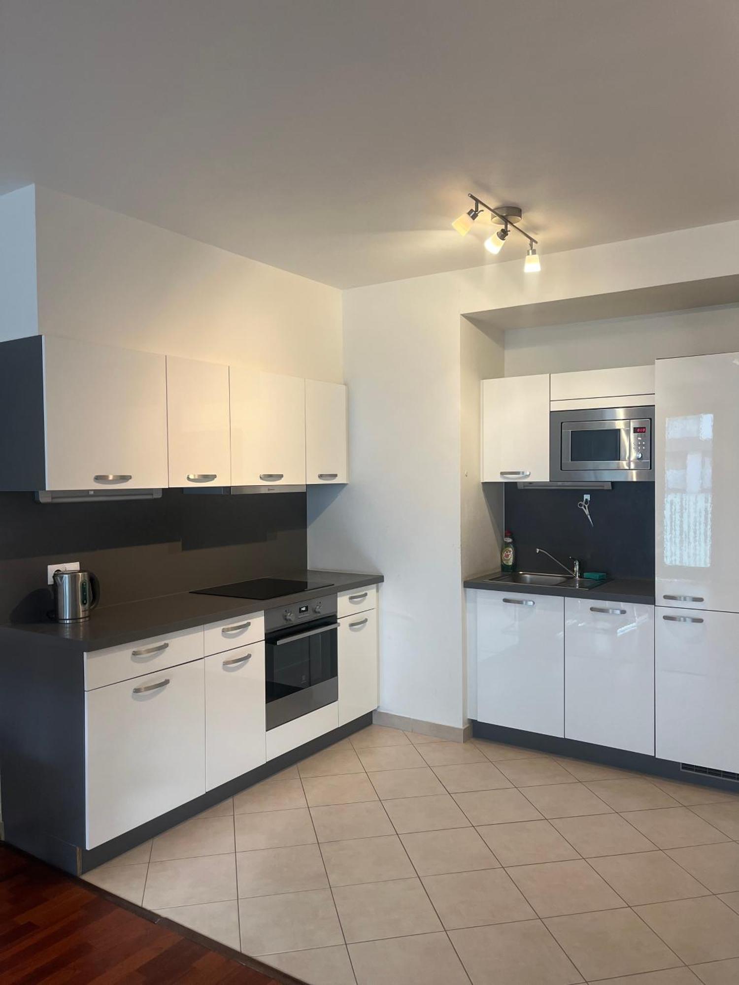 Garden Tower S Balkonem, Garaz Apartment *