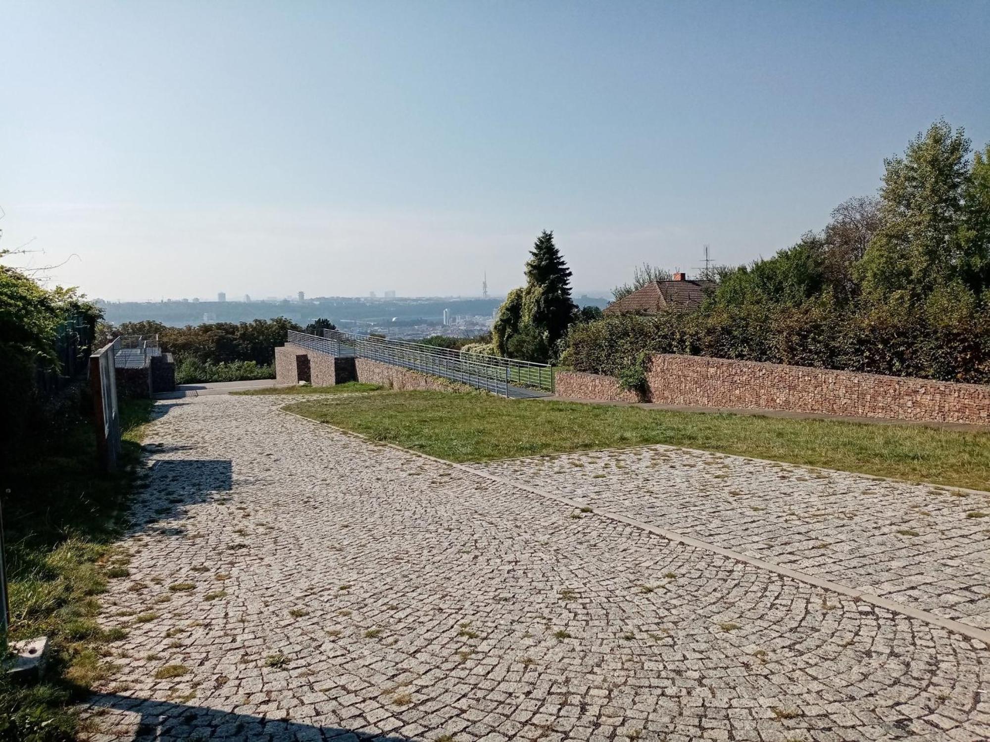 Apartment U Metra, 4 Hoste, Parking Free, Blizko O2 Arena Prague