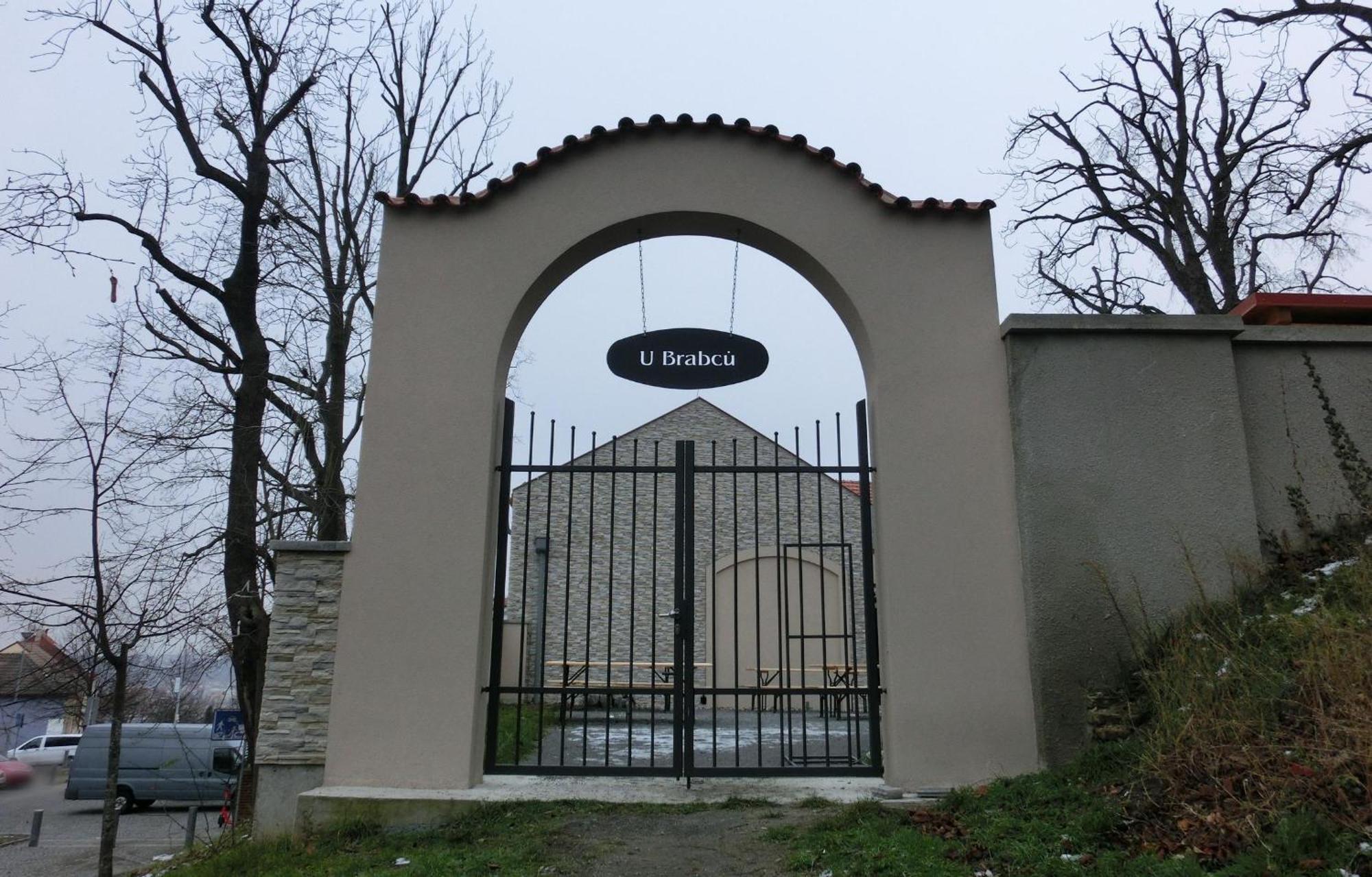 U Metra, 4 Hoste, Parking Free, Blizko O2 Arena