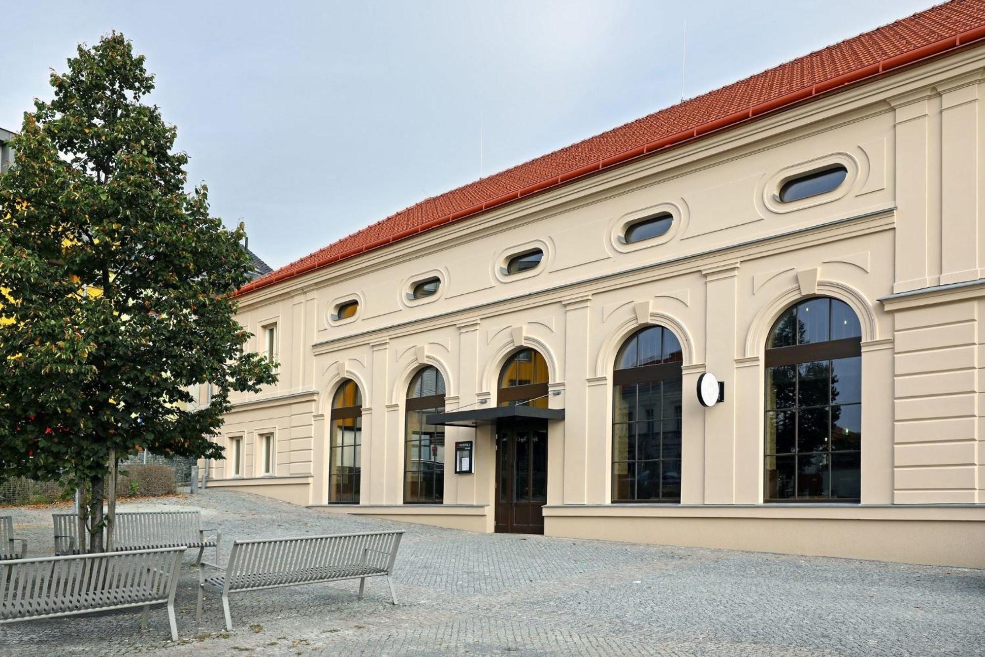 U Metra, 4 Hoste, Parking Free, Blizko O2 Arena