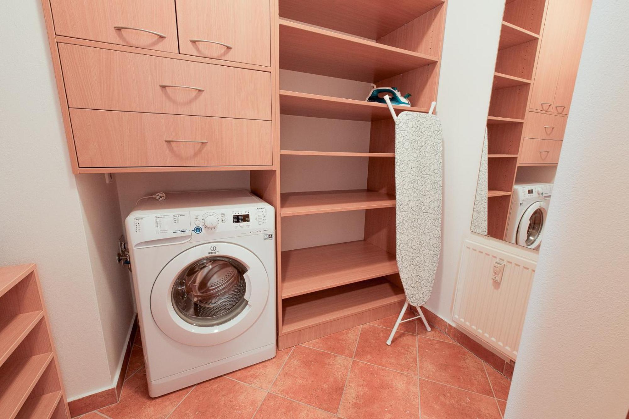U Metra, 4 Hoste, Parking Free, Blizko O2 Arena Prague