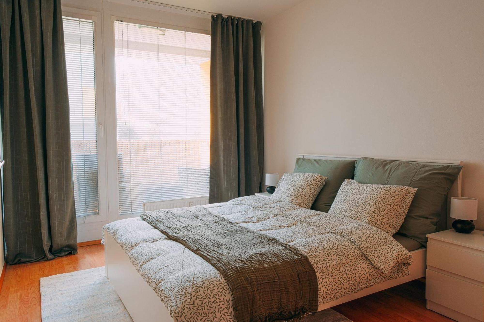 Apartment U Metra, 4 Hoste, Parking Free, Blizko O2 Arena *