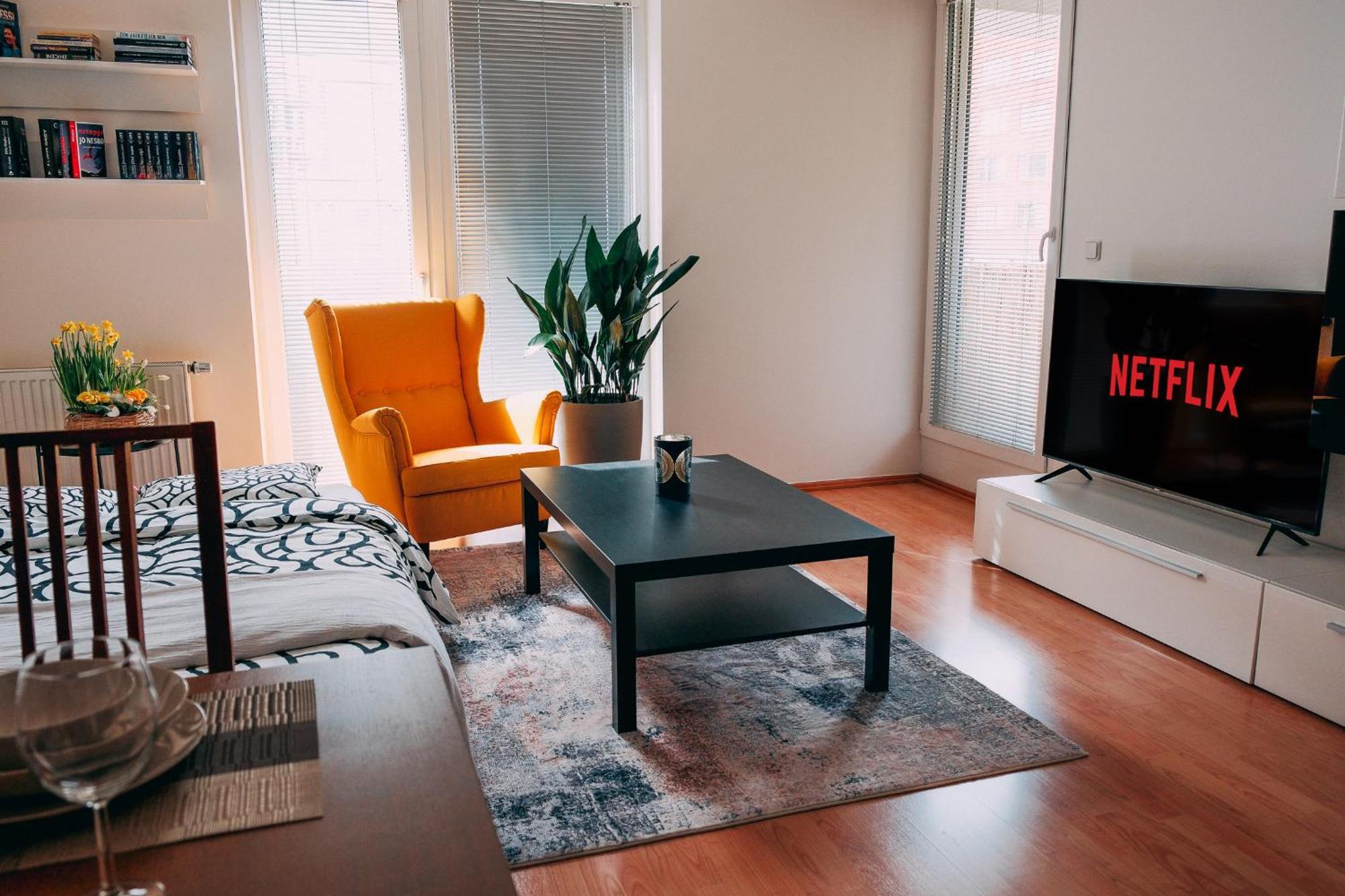 U Metra, 4 Hoste, Parking Free, Blizko O2 Arena Prague