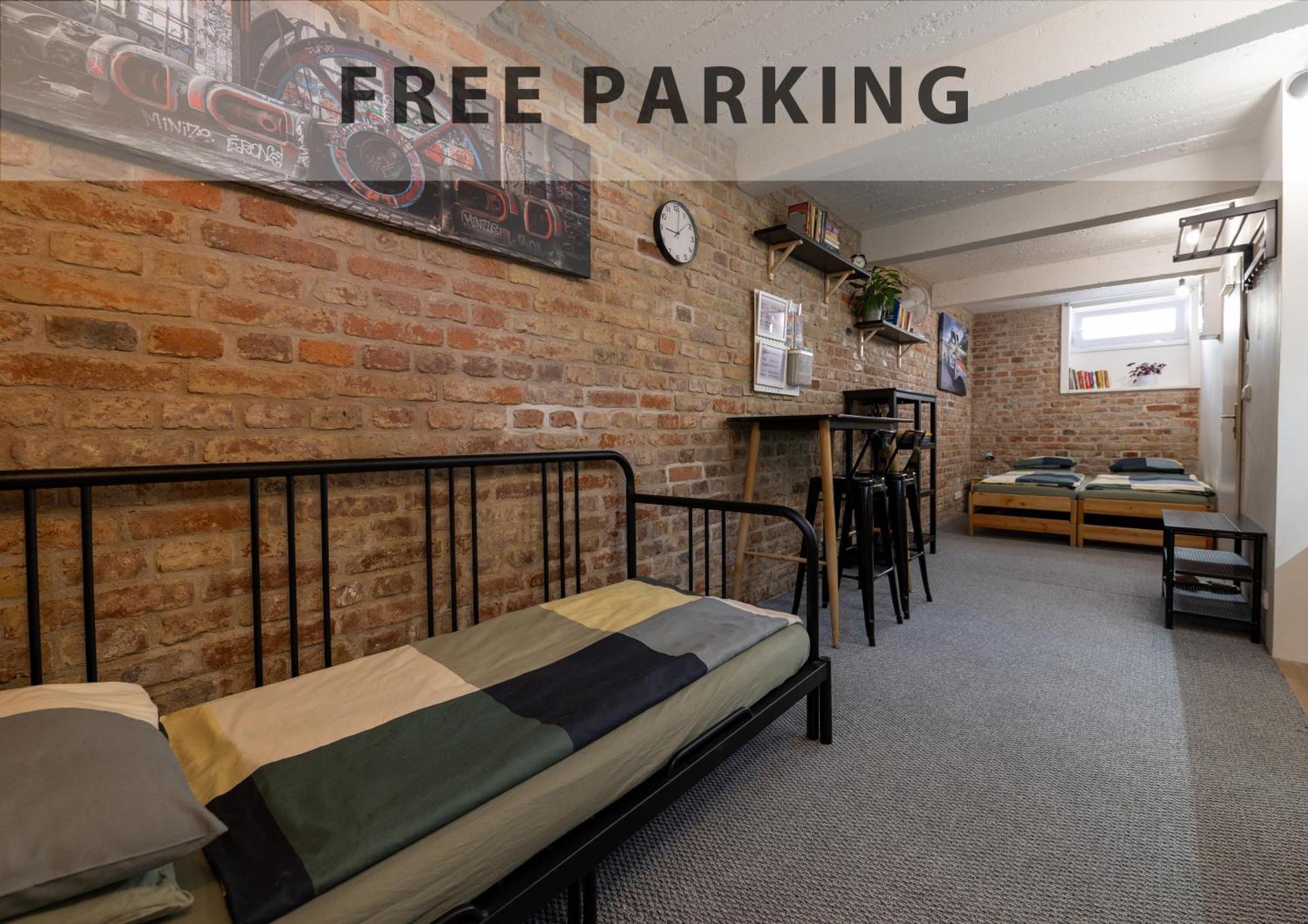 Apartment Plzenska 465 Free Parking & Ps3 *