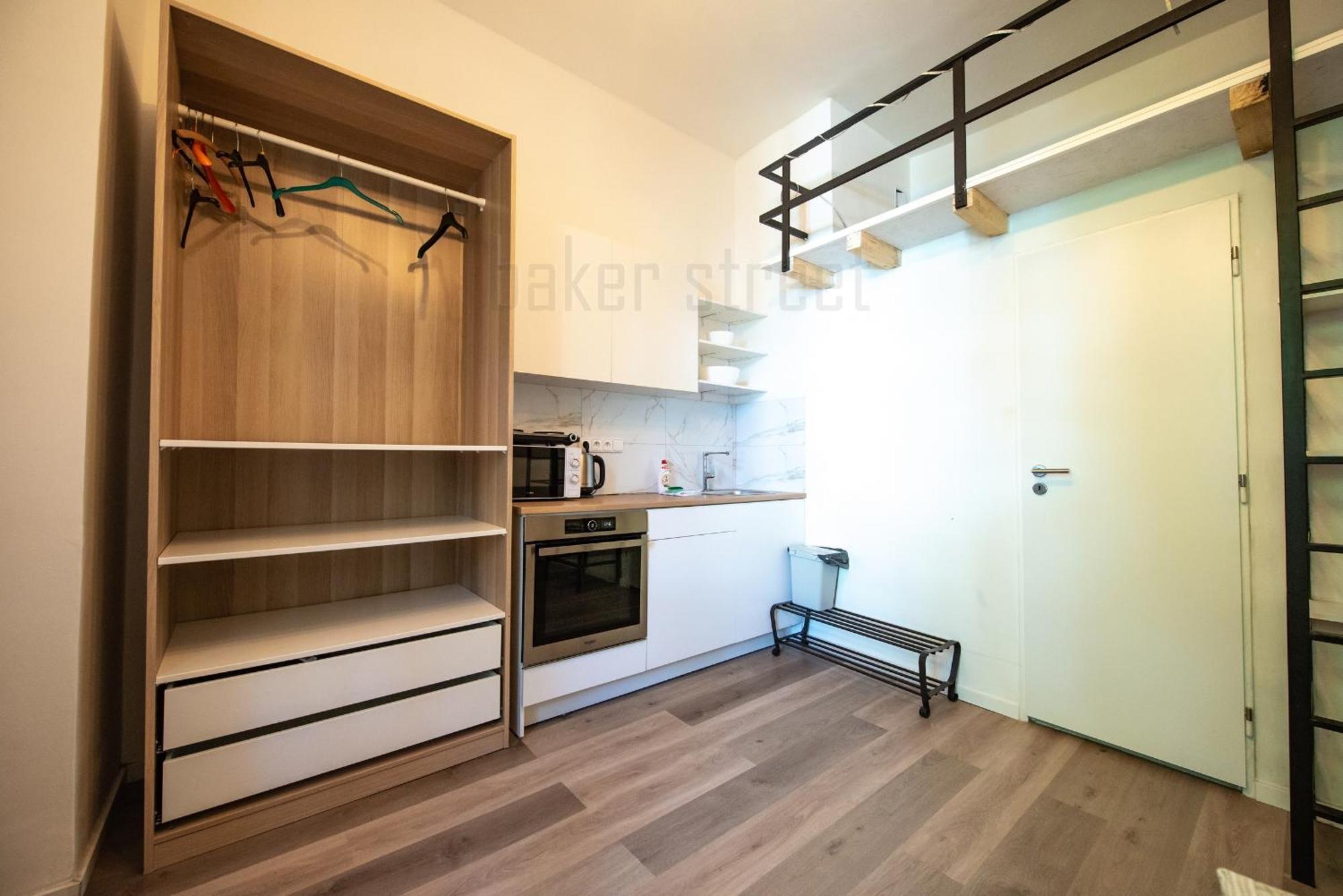 Apartmán Storey Close To Metro Palmovka
