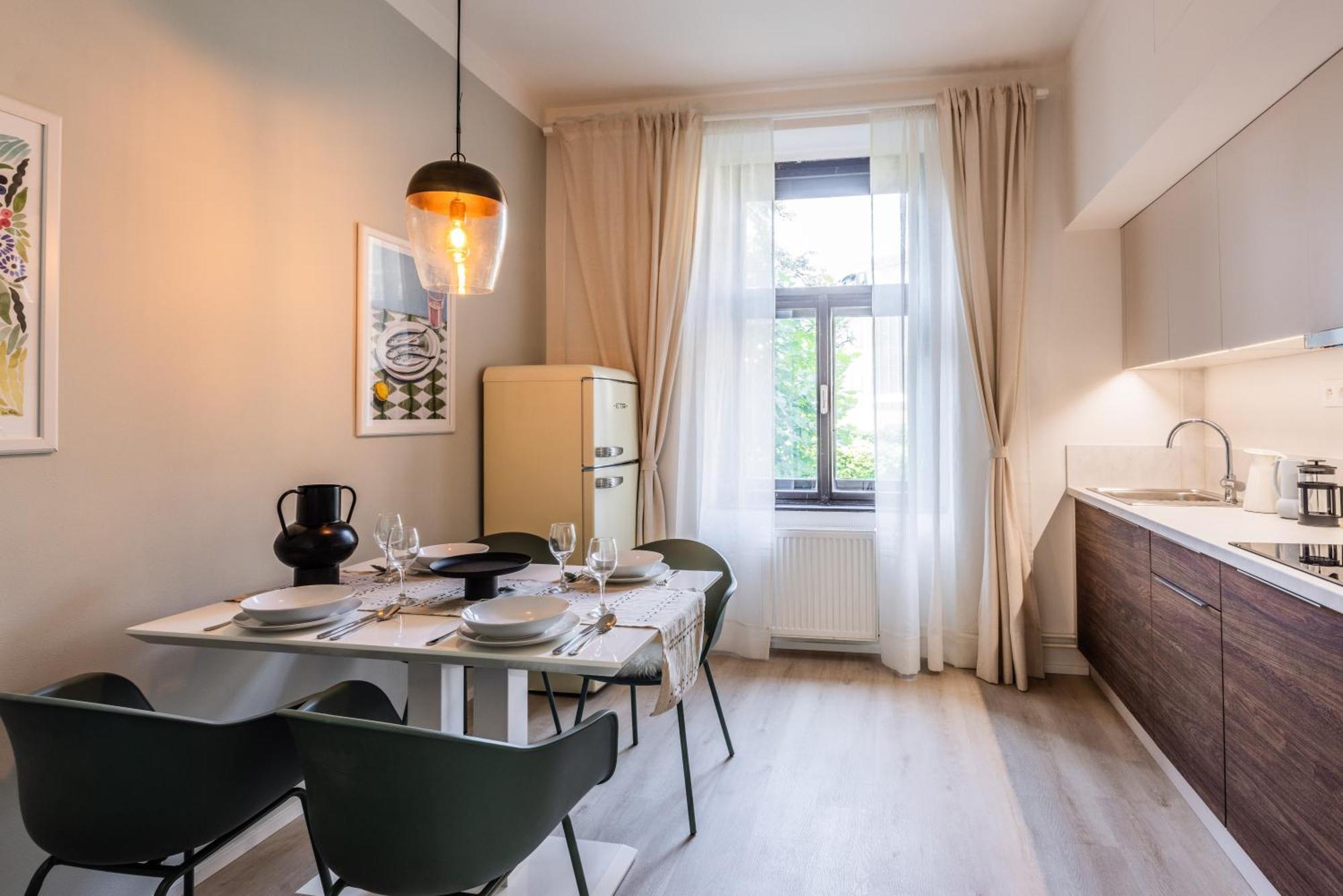 Apartment Eleven